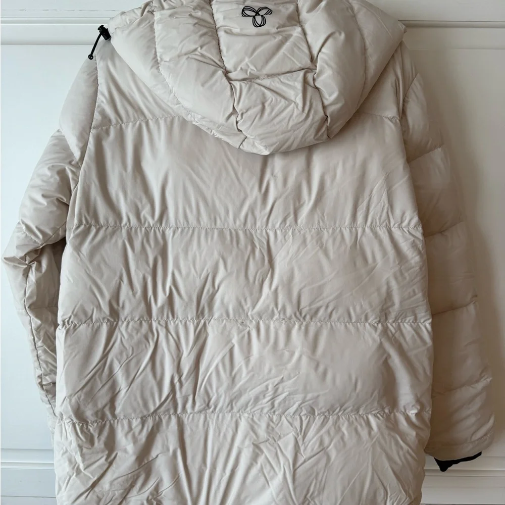 Aritzia Super Puff Jacket in Pearl size M - Picture 6 of 7